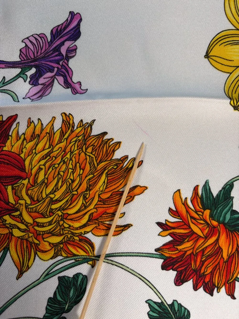 NWT Vintage Gucci “Dahlia” Silk Scarf 34